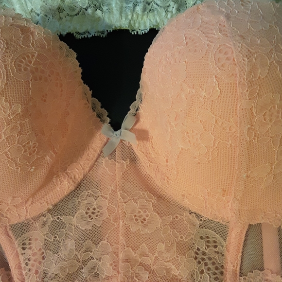 EXCELLENT CONDITION TWO CORSET BRA SET - Picture 3 of 7